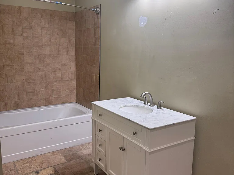 2400 Bailey Ave — Photo 6