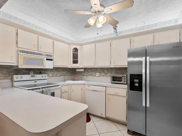 336 Pine Ridge Circle #B-1, Greenacres, FL 33463