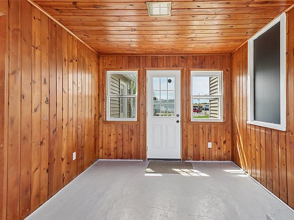 3rd image of 1709 N 2nd Ave E