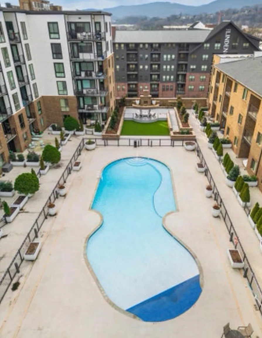 1 bed, 897 sqft, $2,350 — Photo 3