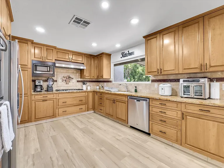 412 Phlox Ct — Photo 3