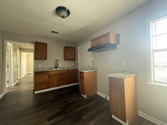4th image of 2076 Goff Ave