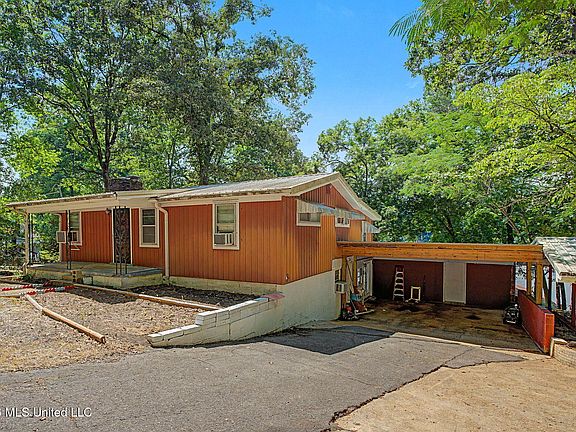 4th image of 899 Snow Lake Dr