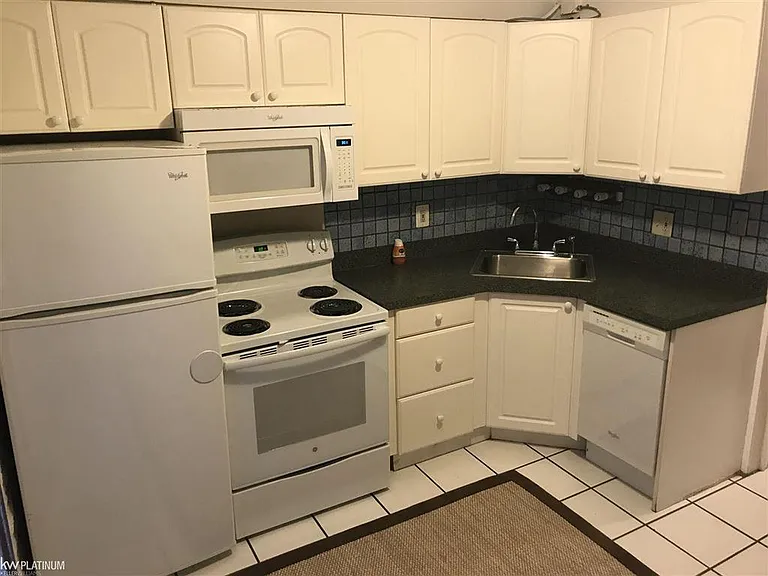 109 Floral Ave — Photo 3