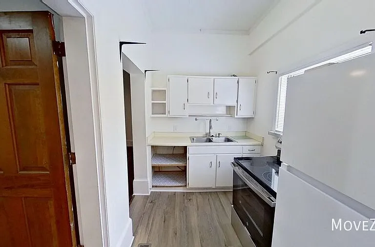 209 E Peace St #B — Photo 8
