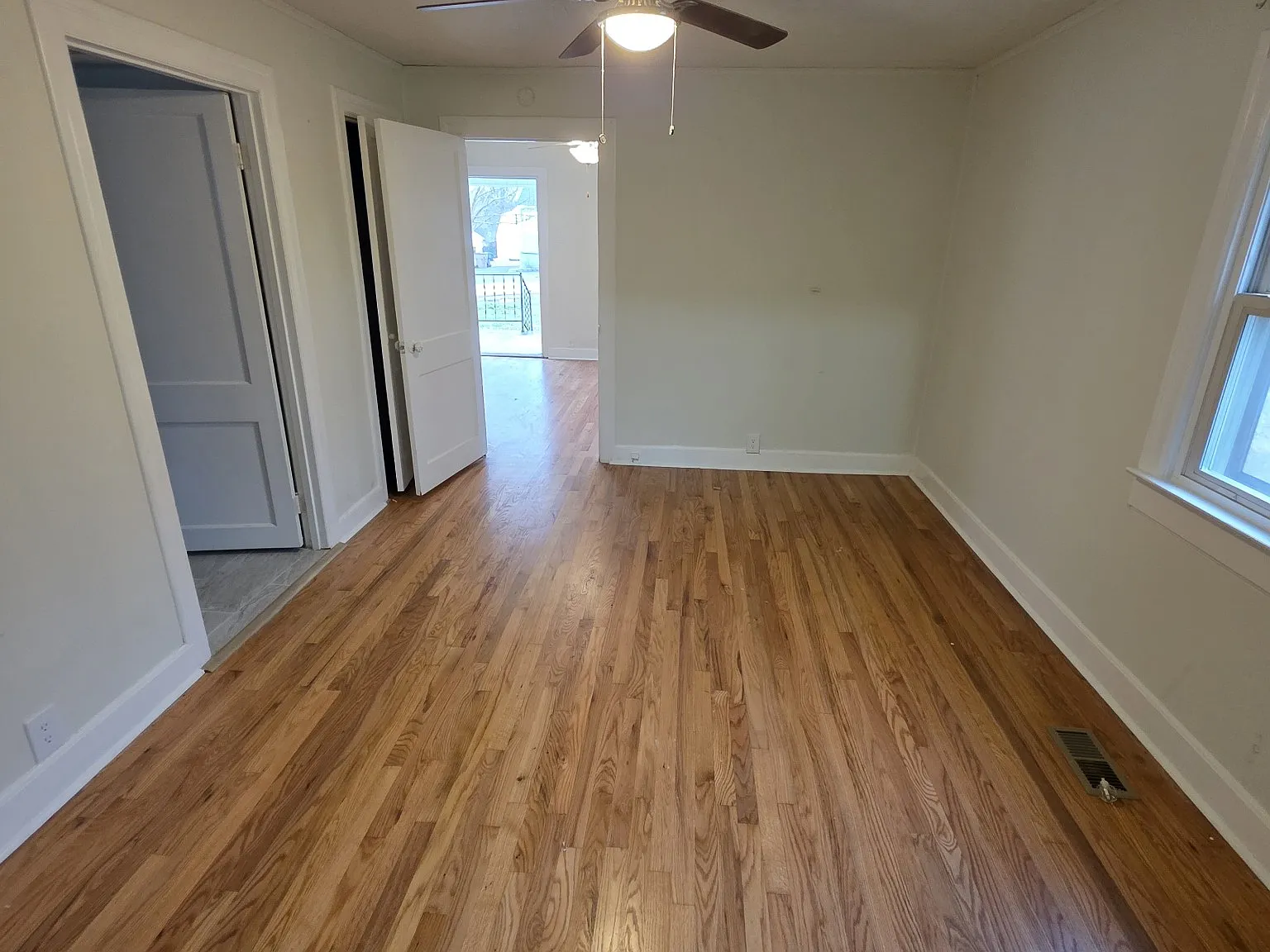 3 bed, 1008 sqft, $1,895 — Photo 3