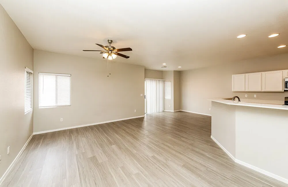 3 bed, 2.5 bath, 1908 sqft, $2,040 — Photo 4