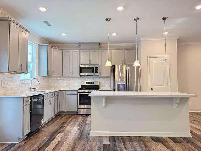 147 Hunston Dr — Photo 3