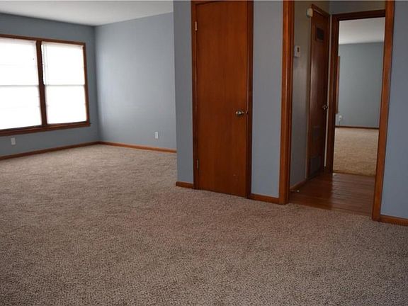 3rd image of 426 Woodlawn Dr