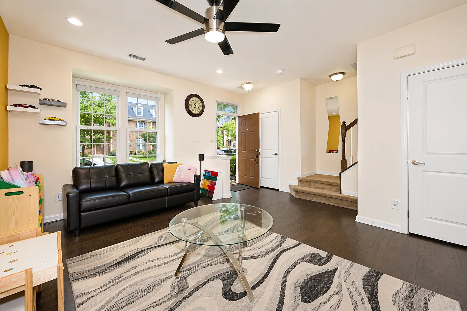 4 bed, 3.5 bath, 1833 sqft, $2,650 — Photo 3