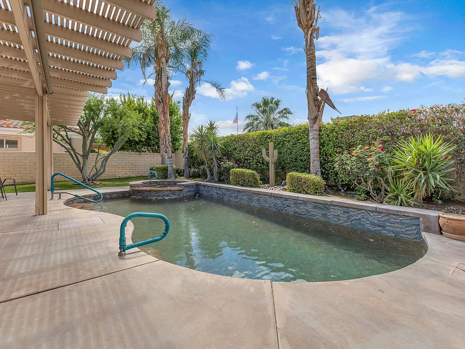 44397 Mesquite Dr