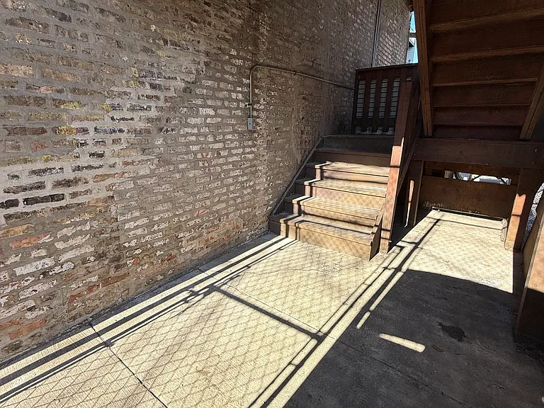 2748 W Cortez St — Photo 10