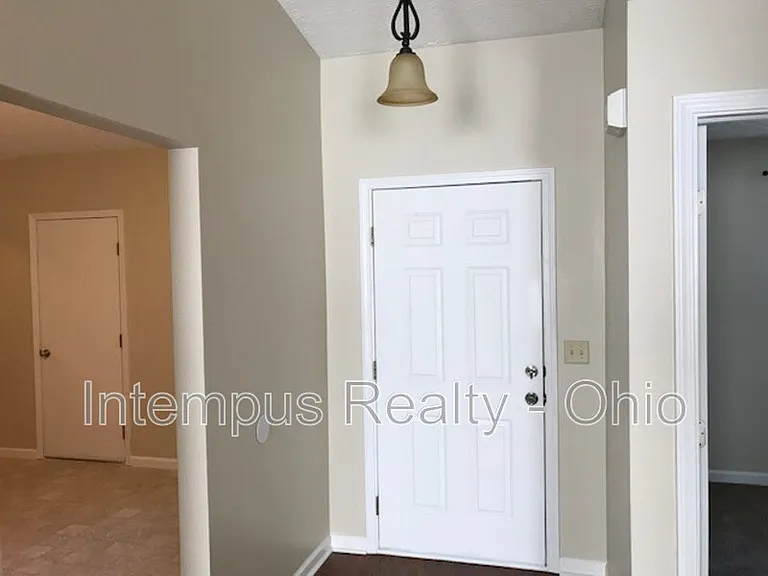 129 Lofton Cir — Photo 3
