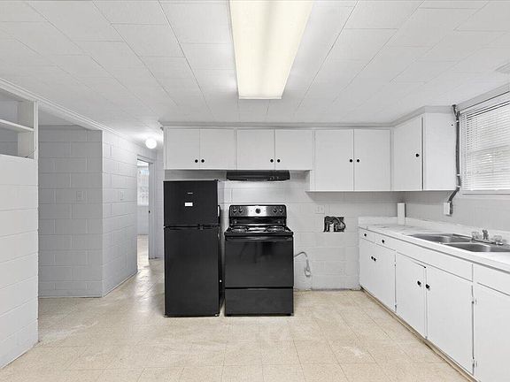 2nd image of 1209 Evergreen Rd