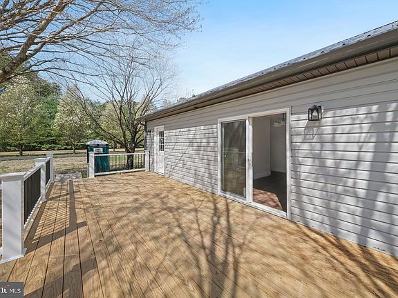 4th image of 646 Sandy Point Rd