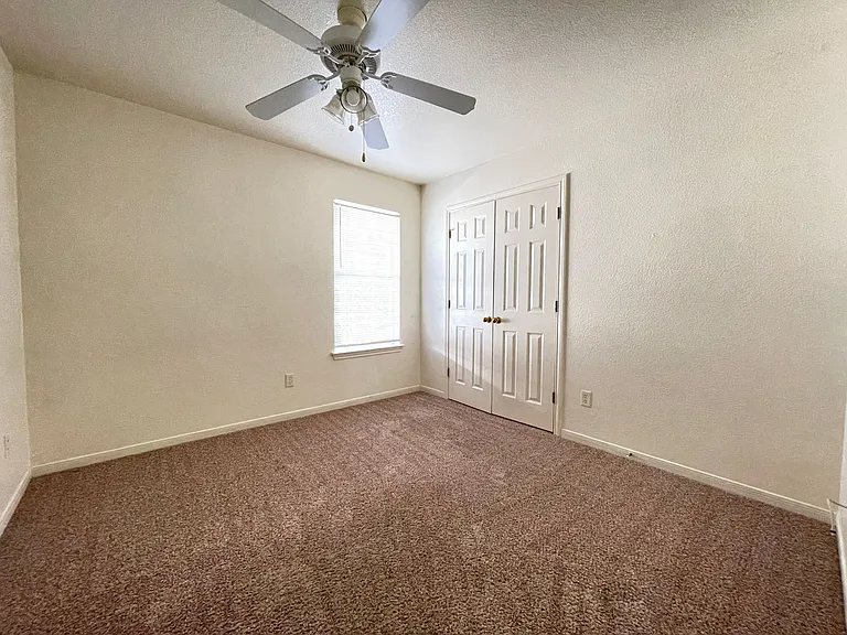 4800 John David Dr — Photo 8