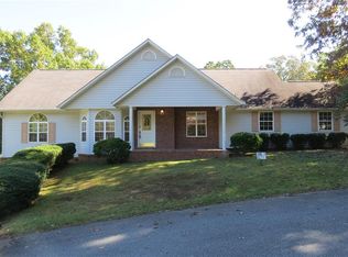 77 E Dogwood Ln, Blue Ridge, GA 30513