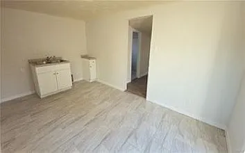 Studio, 300 sqft, $900 — Photo 2