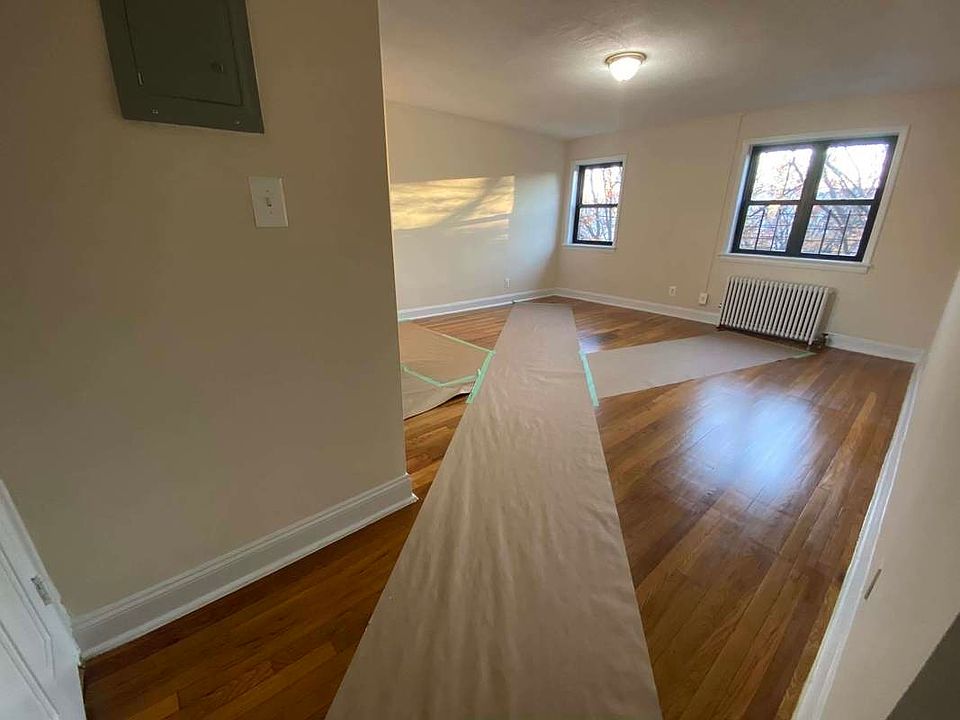 1st image of 20-55 Crescent St #3A