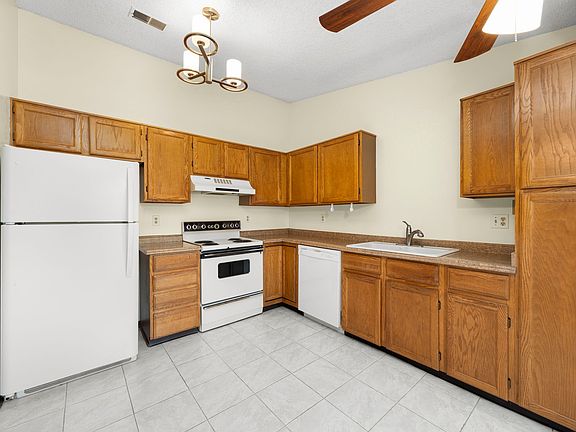 5th image of 1075 S Garrison St APT 203