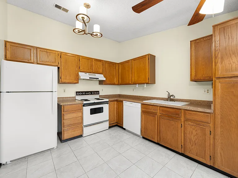 1075 S Garrison St #203 — Photo 5
