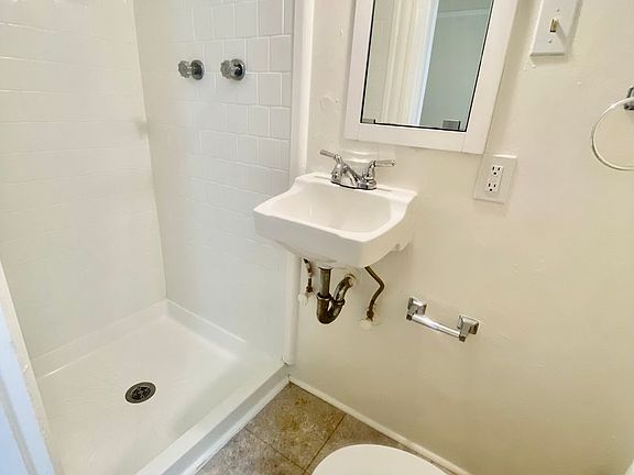 5th image of 1720 Pacific Ave APT 12