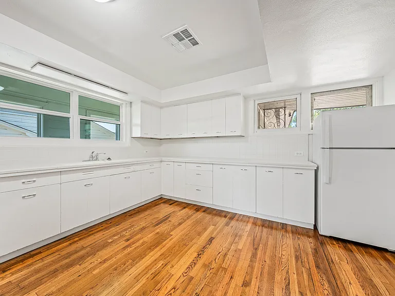 32300 Proctor Ave — Photo 40