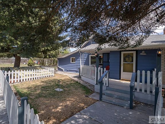 2nd image of 3015 E 1st St