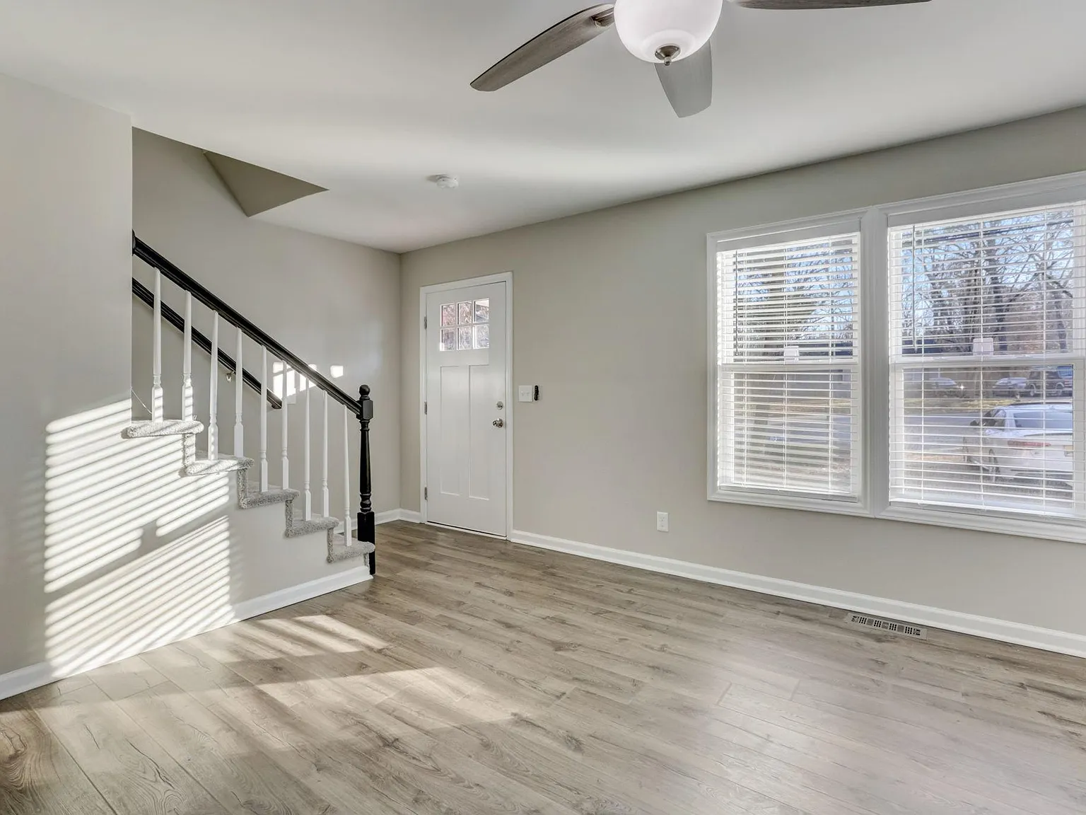 3 bed, 2.5 bath, 1286 sqft, $2,100 — Photo 4