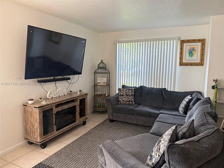 10270 SW 59th St — Photo 3