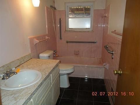 4th image of 22330 Euclid St