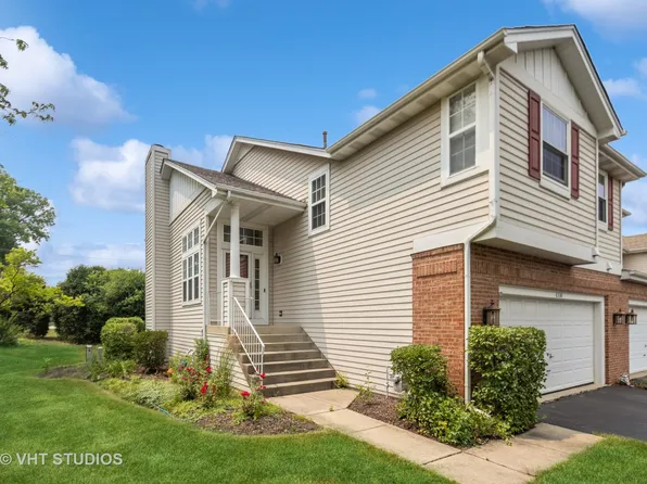 6530 Waverly Ct, Willowbrook, IL 60527