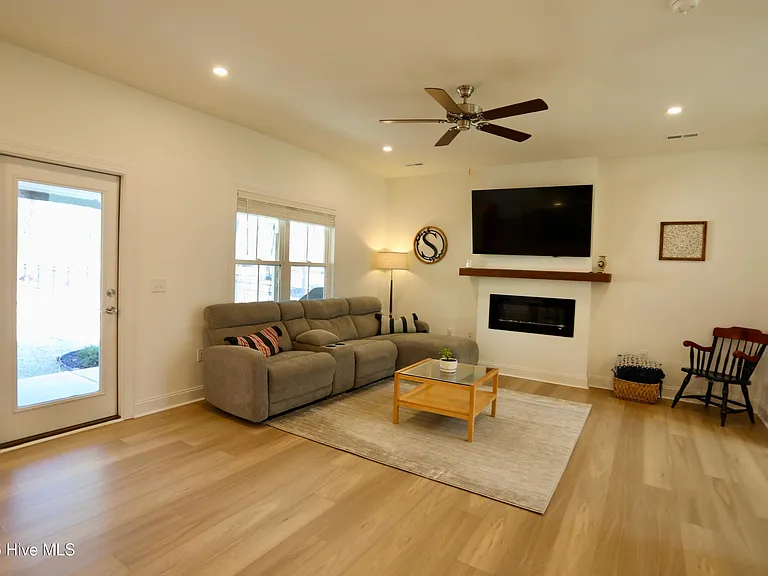 100 Falkirk Ct — Photo 9