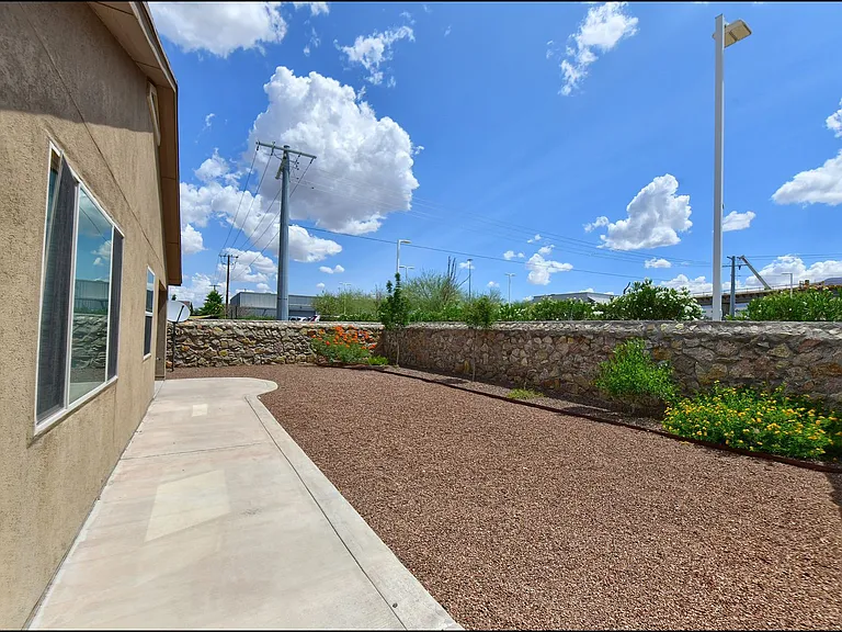 6560 Westfield Dr — Photo 32