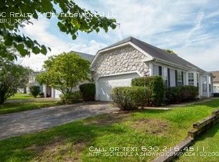 1052 Georgian Pl, Bartlett, IL 60103