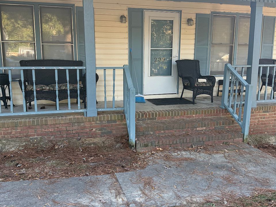 1st image of 209 Meadow Creek Dr