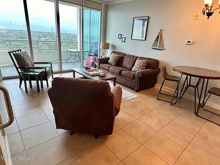 2060 Beach Blvd #901 — Photo 6