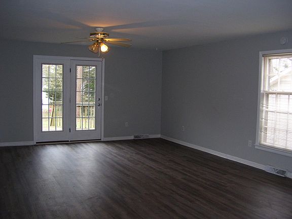5th image of 120 Brookview Cir