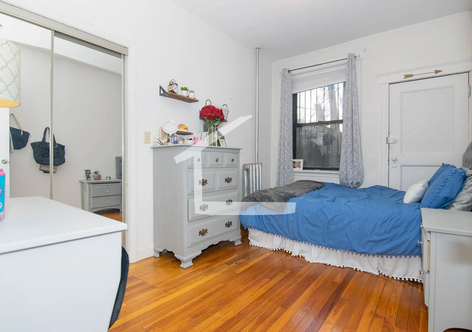 Great Value 4-bed, 1-bath w/ Heat/ Hot Water Included — Photo 1