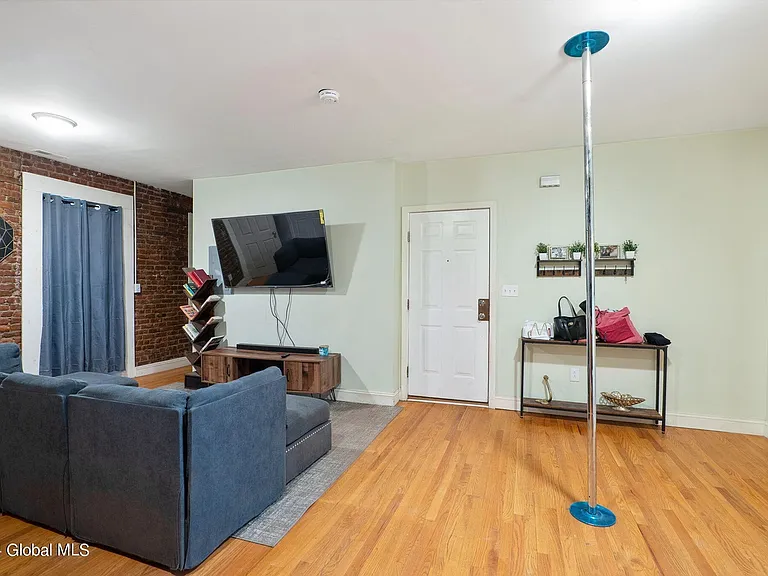 73 Clinton St #2 — Photo 3
