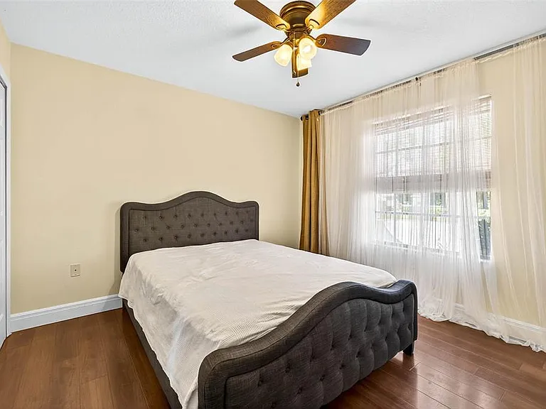 4180 Brentwood Park Cir — Photo 18