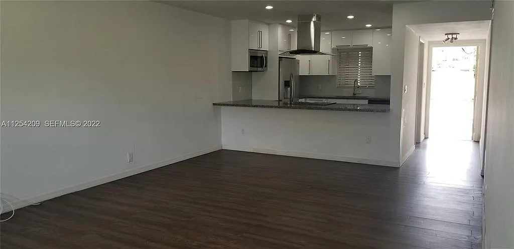 2 bed, 2.0 bath, 1200 sqft, $2,200 — Photo 1