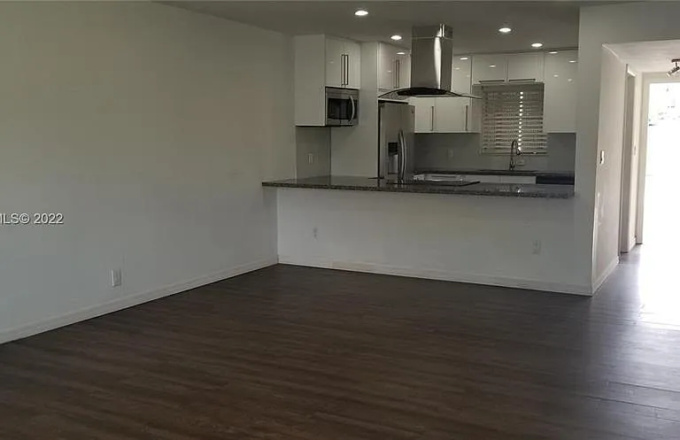5170 SW 40th Ave #8E — Photo 1