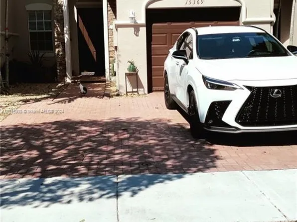 15369 SW 8th Ln, Miami, FL 33194