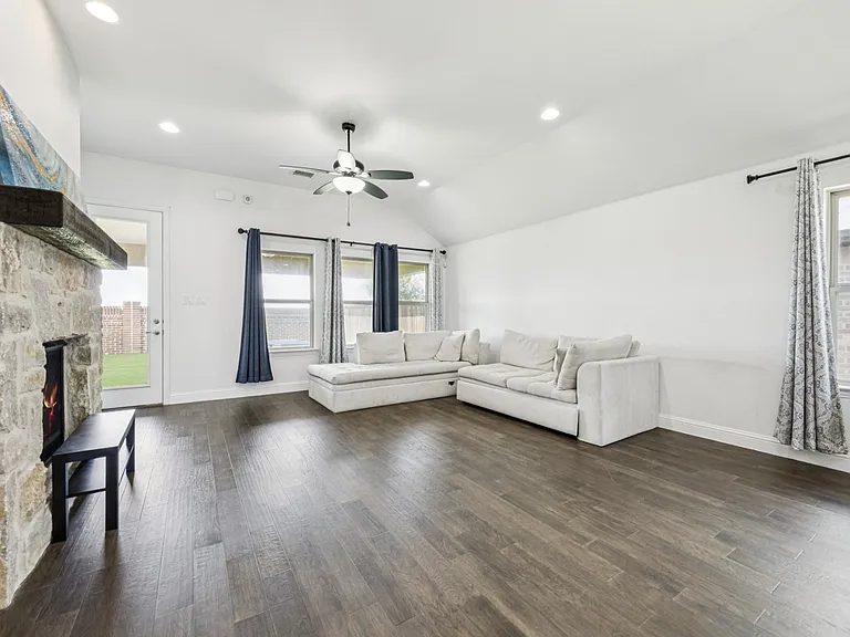 3201 Velma Ln — Photo 14