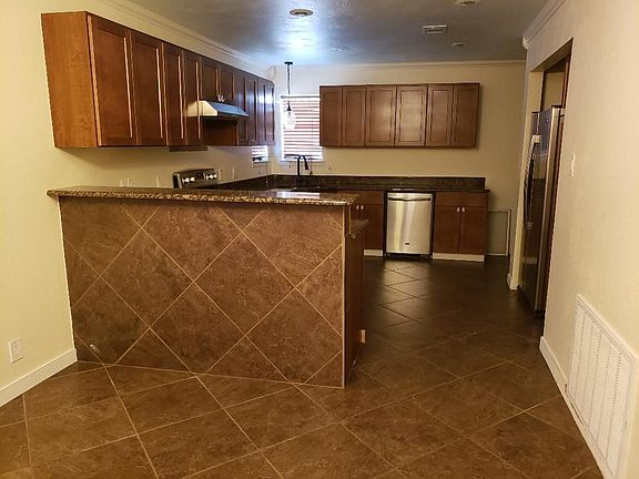 5th image of 1100 Cedar Dr