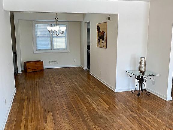 4th image of 22 Hayrick Ln