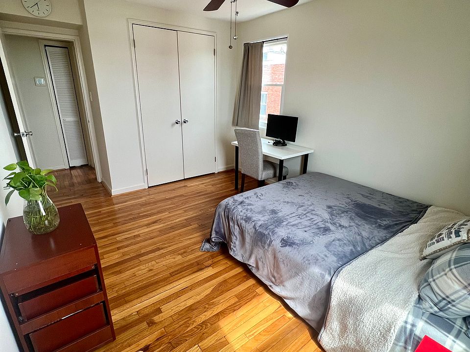 Bedroom 1: rear photo