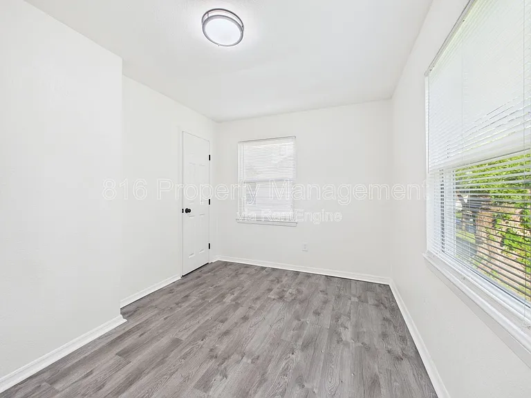 4910 Vista St — Photo 9