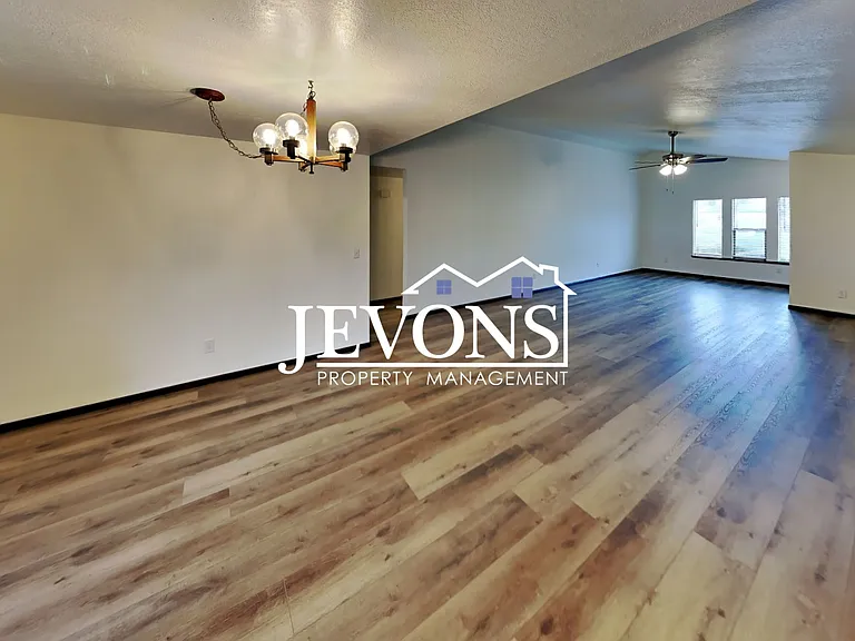 1202 S 39th Ave — Photo 9